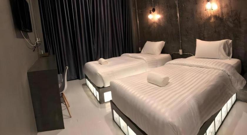 Sixty-Nine Resort Nakhon Phanom Exterior photo